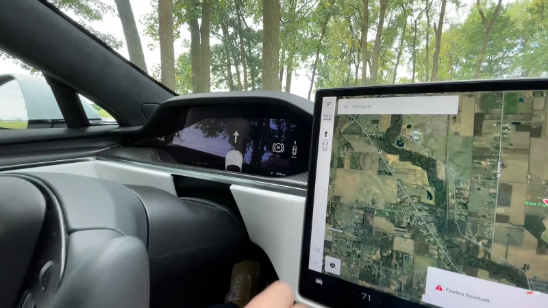 Presentación del volante Tesla Yoke: ¿innovación o controversia?