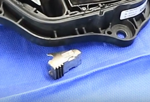 Reparación de la manija de la puerta del modelo S de Tesla
