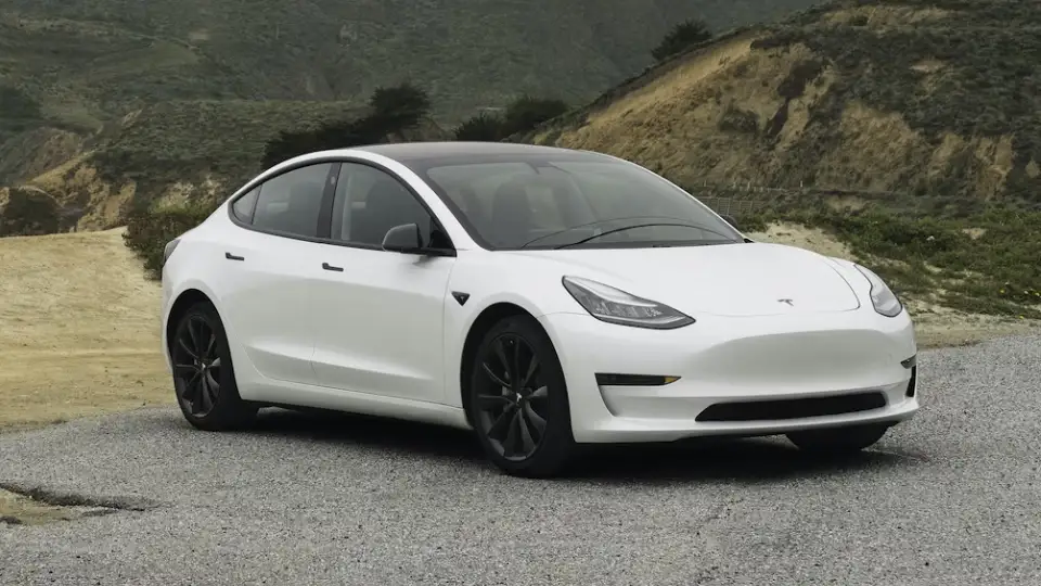 ¡Distancia al suelo del modelo Y de Tesla frente al modelo 3! [Showdown]